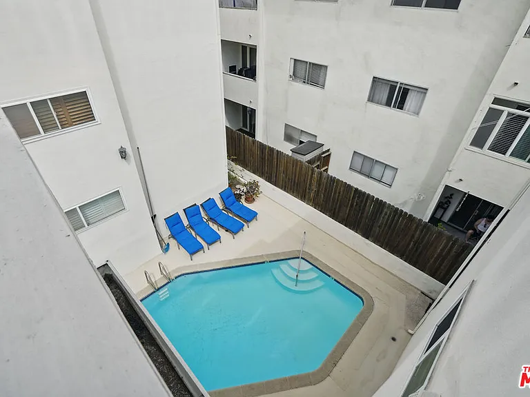 930 3rd St #303 — Photo 37