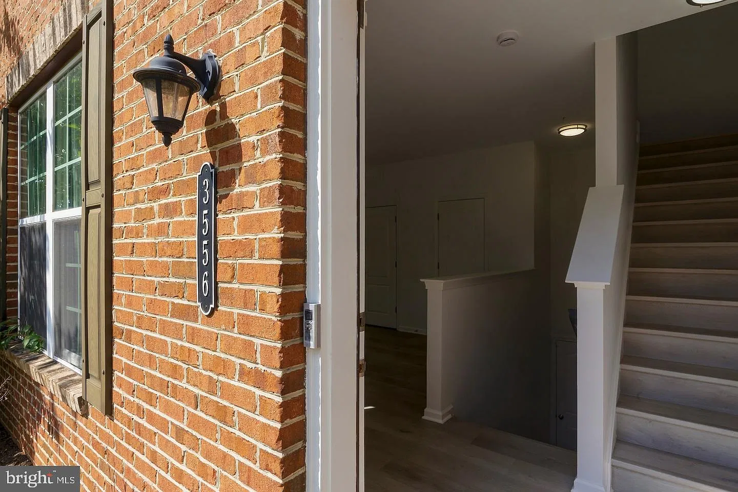 3 bed, 4.0 bath, 1520 sqft, $3,300 — Photo 2