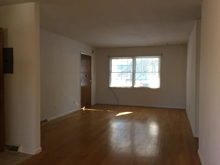 6 Lakewood Dr #3 — Photo 3