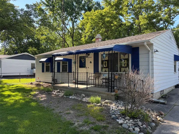 6405 Springdale Blvd, Grand Blanc, MI 48439