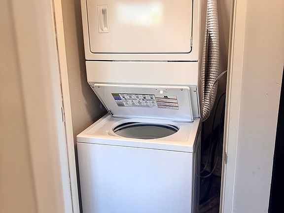 4th image of 401 N 43rd St #302