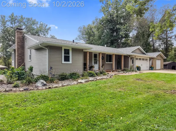 9205 Warner Rd, Haslett, MI 48840