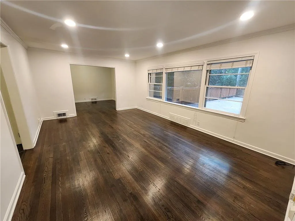 3 bed, 2.0 bath, 2006 sqft, $2,595 — Photo 3