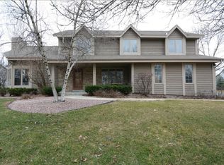 3941 S Stonewood Rd, New Berlin, WI 53151