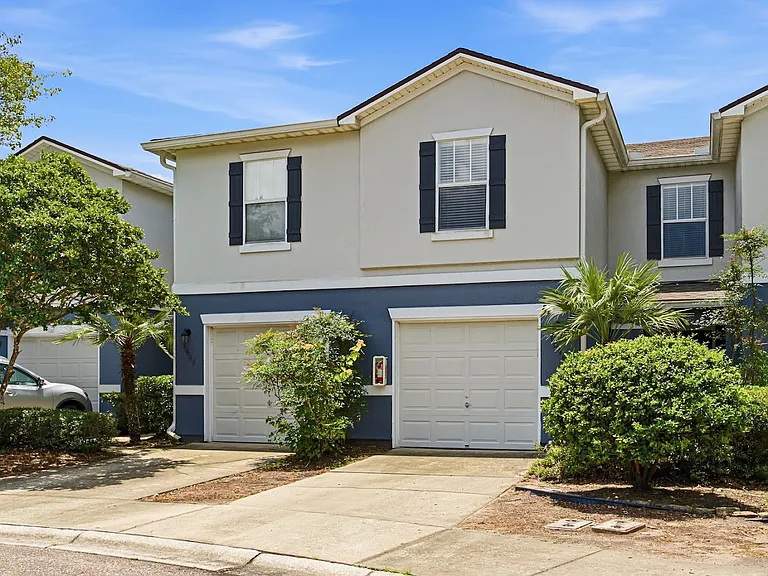 1049 N Black Cherry Dr — Photo 4