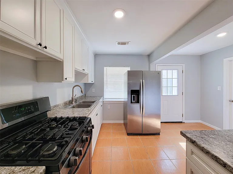 12422 Mylla St — Photo 8