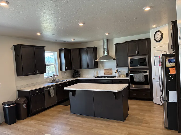 724 W Blue Mountain Dr — Photo 2