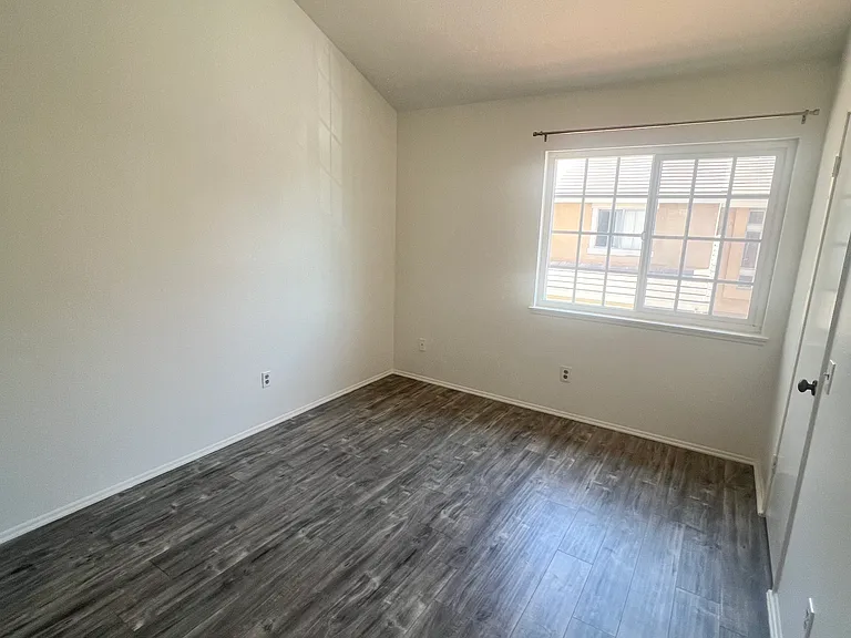 4842 King Cir #B — Photo 10