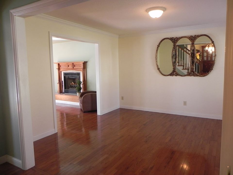 1st image of 1085 Berwyn Ln