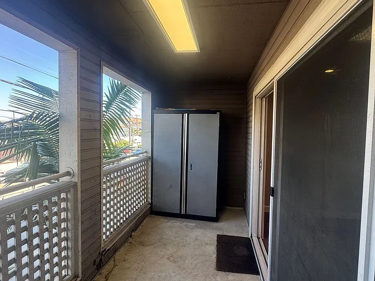 1355 Loma Ave #205 — Photo 8