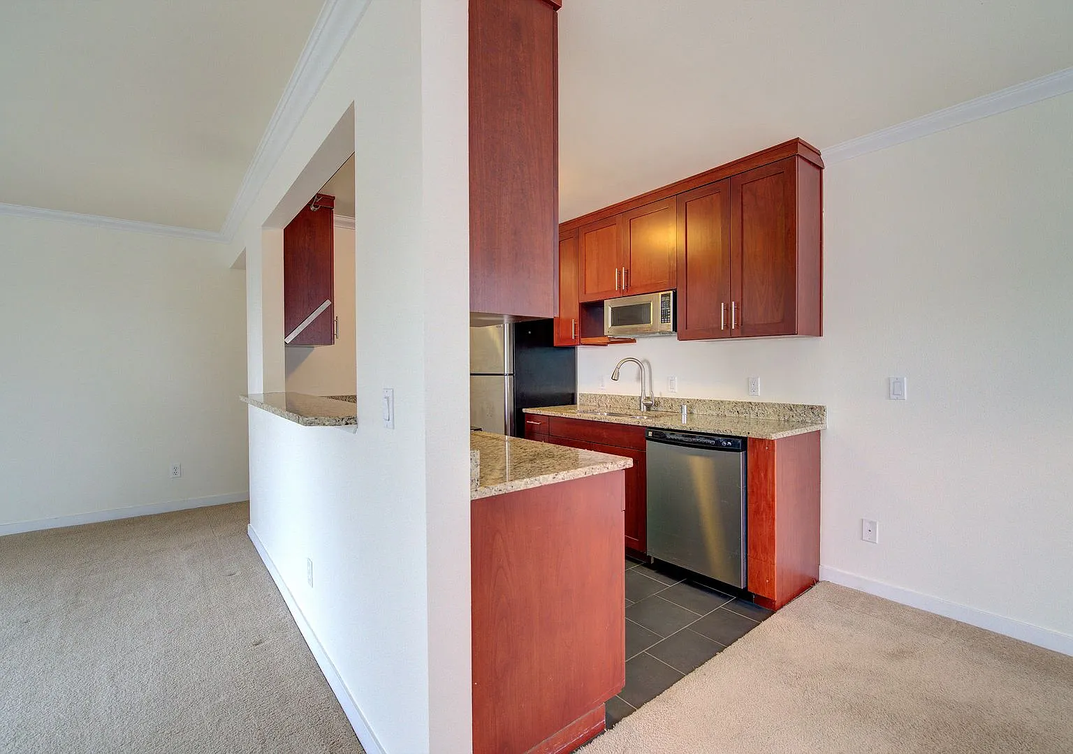 3Bd/1.75Ba Seattle Condo — Photo 4