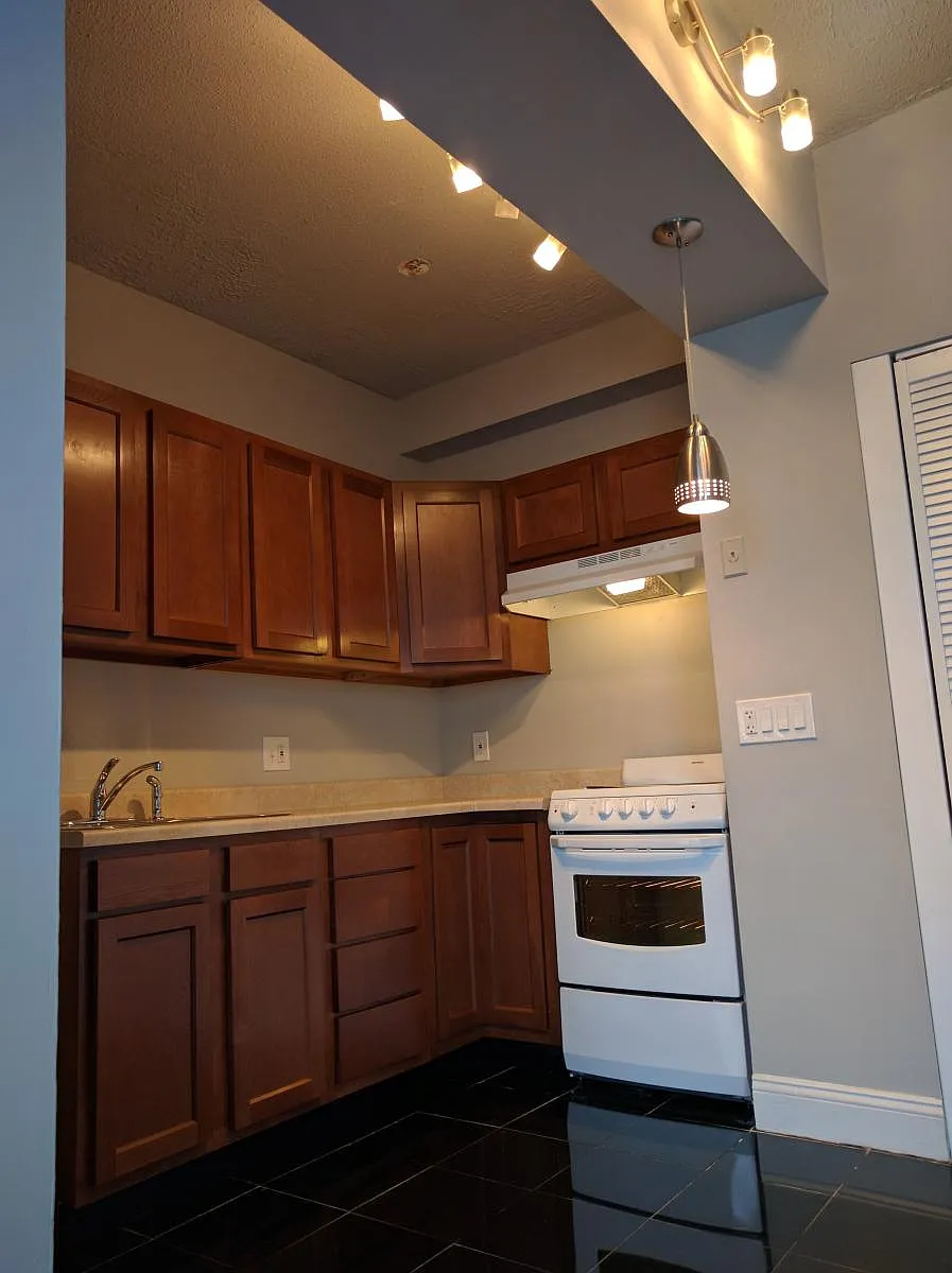 Building Photo - 1001 Saint Paul St #10E