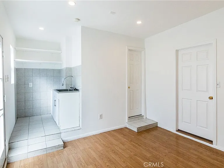 1094 S Plymouth Blvd — Photo 25