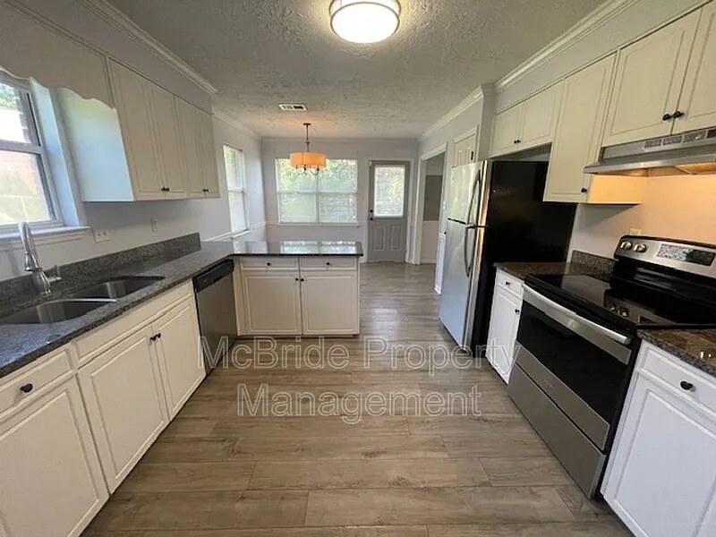3 bed, 2.0 bath, 1169 sqft, $1,495 — Photo 4