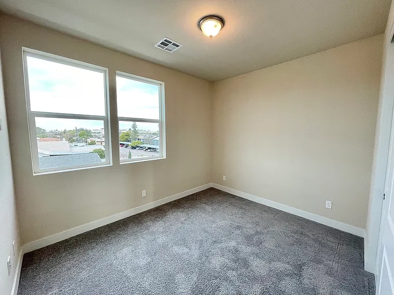 150 S Horne #106 — Photo 8