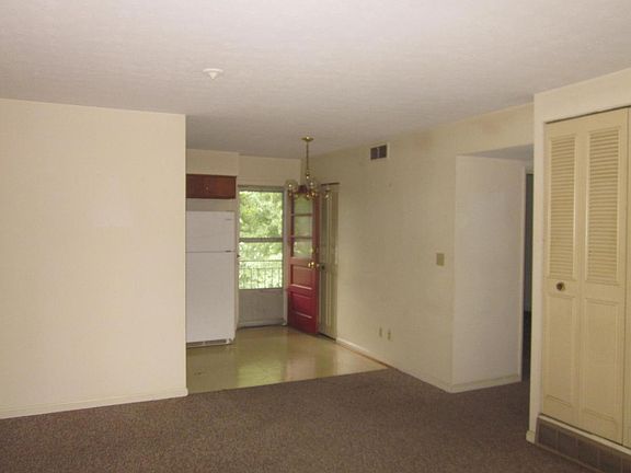 3rd image of 2412 Mount Claire Ave APT 8