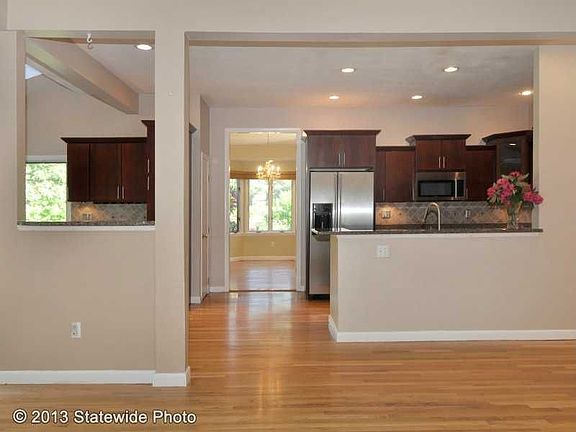 4th image of 219 Larchwood Dr