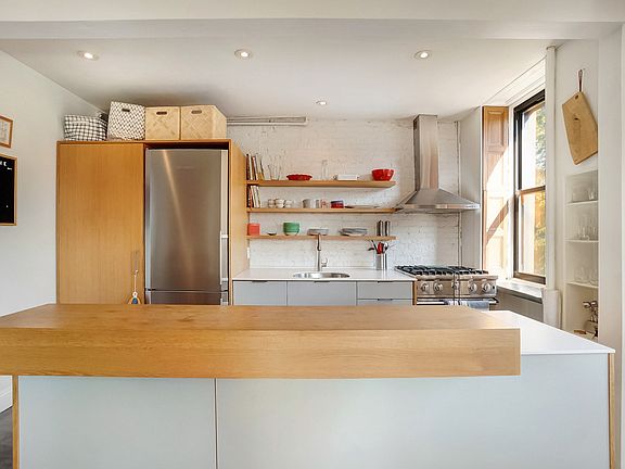 5th image of 590 Henry St APT 3