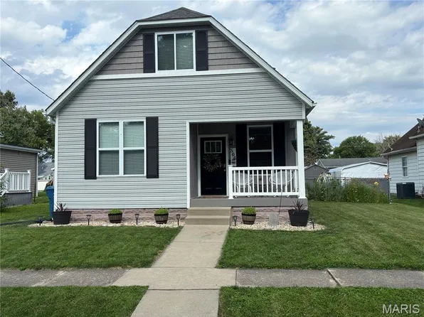 504 Napolean St, Saint Jacob, IL 62281