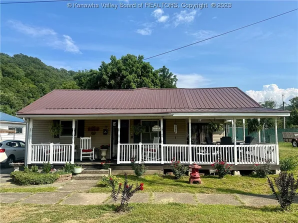 52 Camelot Dr, Logan, WV 25601