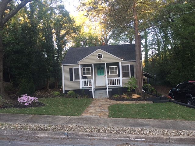2nd image of 215 W Hillcrest Dr