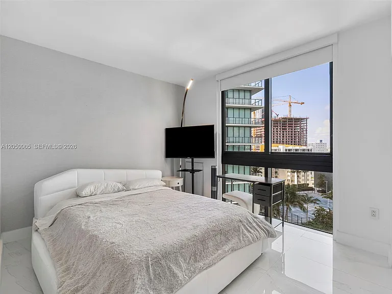 650 NE 32nd St #1201 — Photo 20