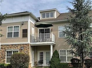 1021 Old Course Ln, Easton, PA 18042