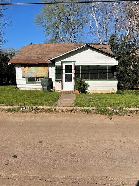 1st image of 215 E Gaylon Brooks St