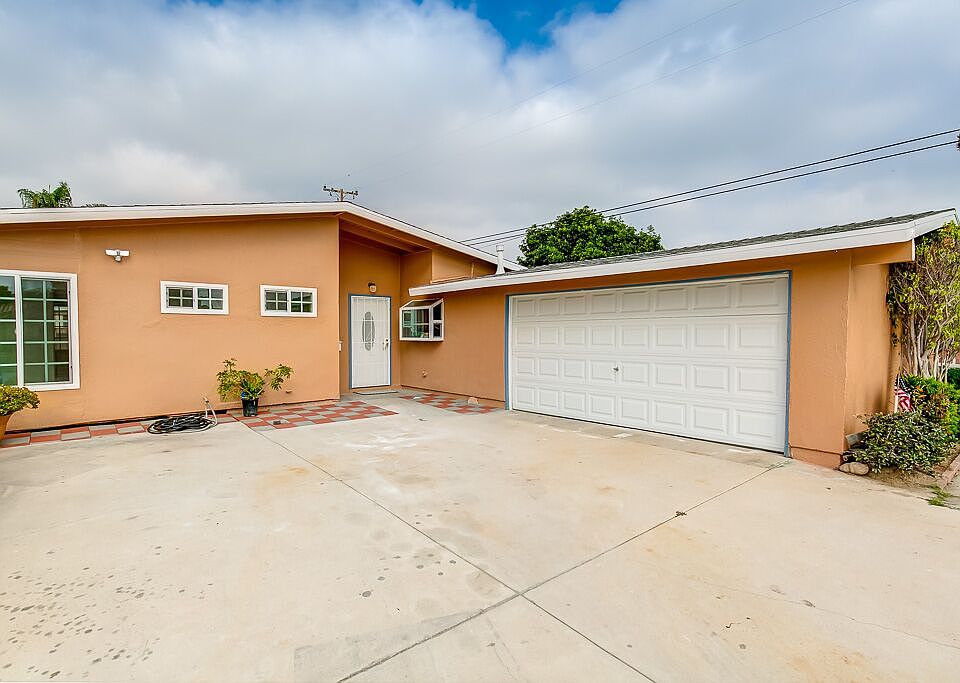 1st image of 13451 Palomar St