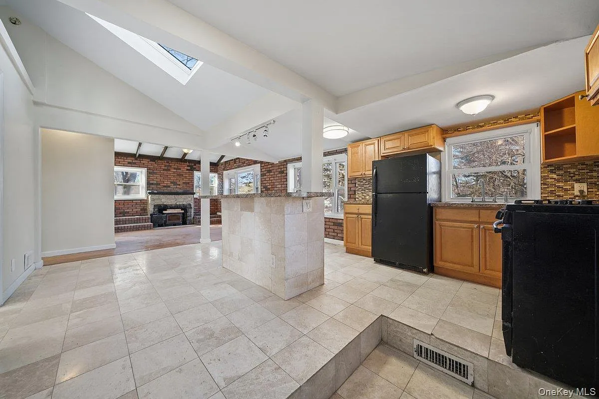 2 bed, 1.0 bath, 768 sqft, $2,000 — Photo 2