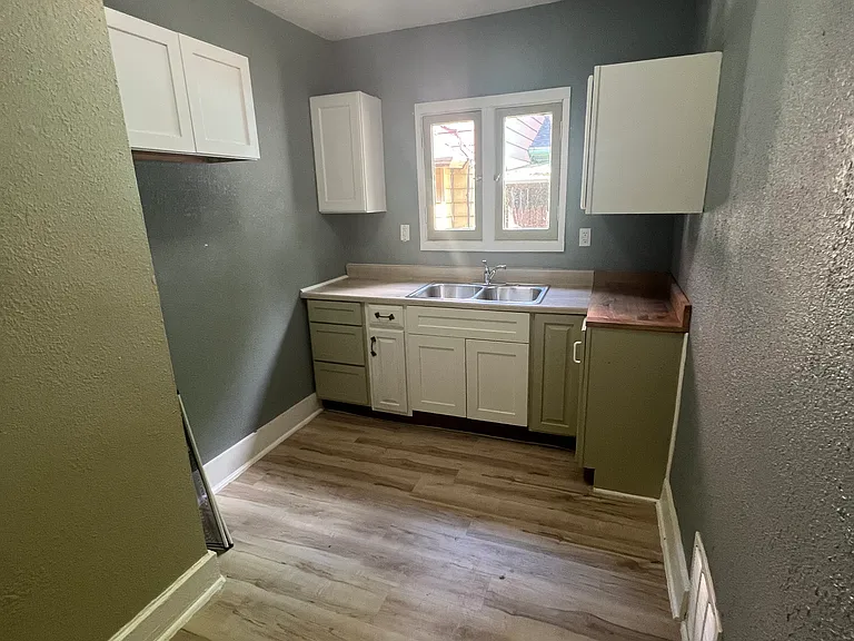 630 Willis Ave #1-2-4 — Photo 8