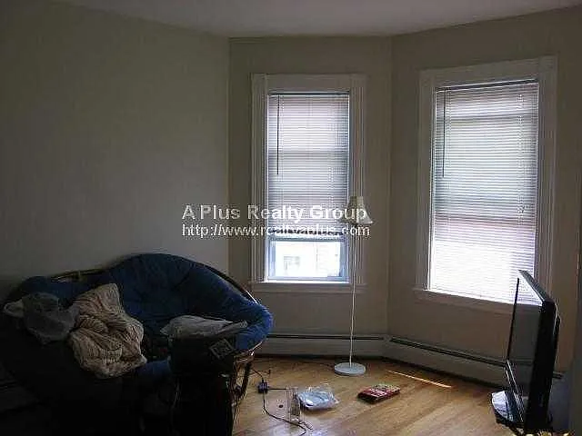 Buckley Ave — Photo 6