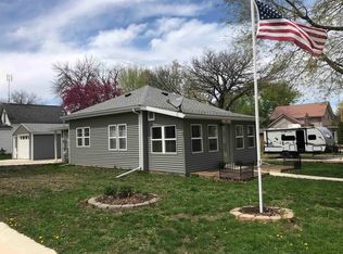 209 S Pine St, Riceville, IA 50466