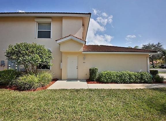 3rd image of 365 Robin Hood Cir Unit 201