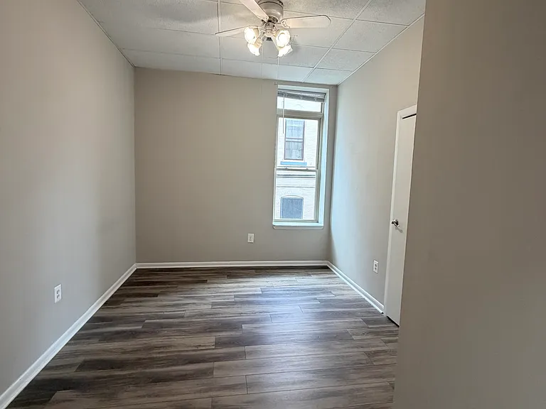 219 S 41st St #B — Photo 17