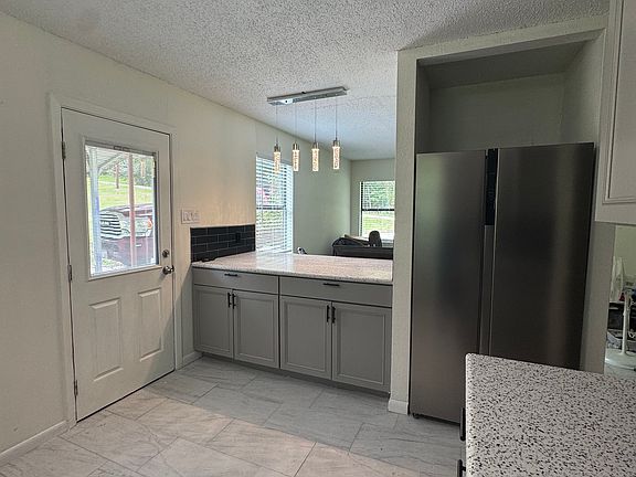 5th image of 32 Woelfley Ln