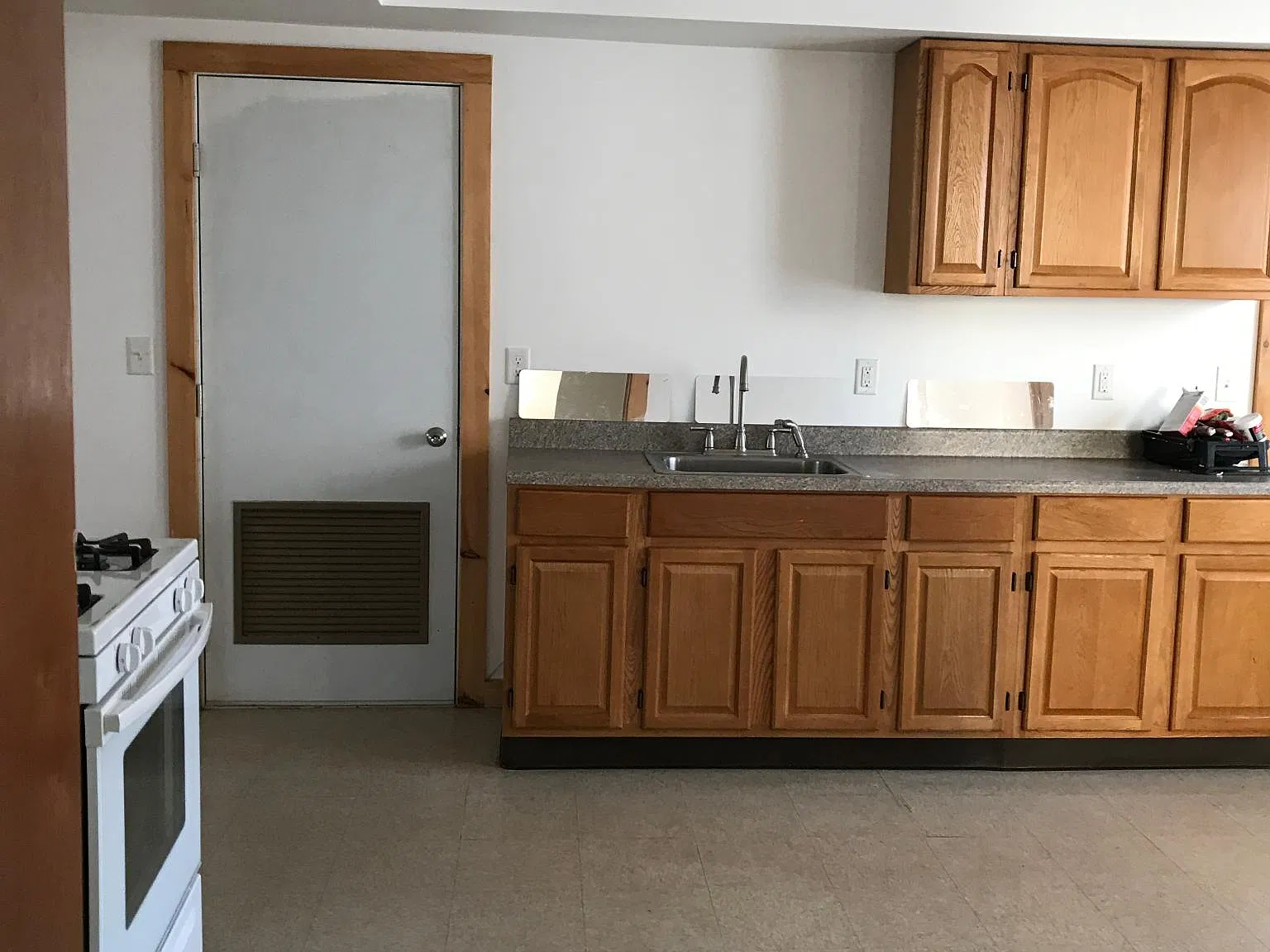 3 bed, $1,800 — Photo 2