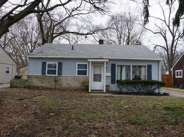 913 Crestwood Dr, Urbana, IL 61801