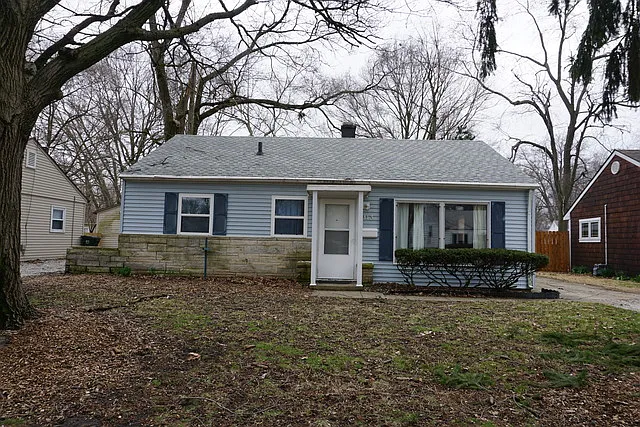 913 Crestwood Dr photo 1