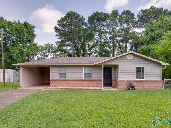 2404 Yorkshire Cir SW, Huntsville, AL 35803