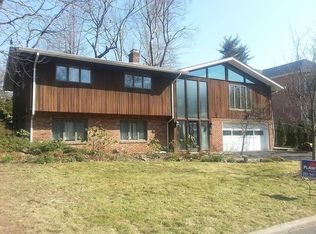 281 Castle Dr, Englewood Cliffs, NJ 07632