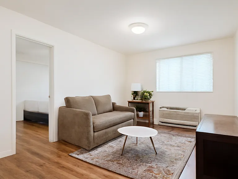 1252 W 37th Dr — Photo 4