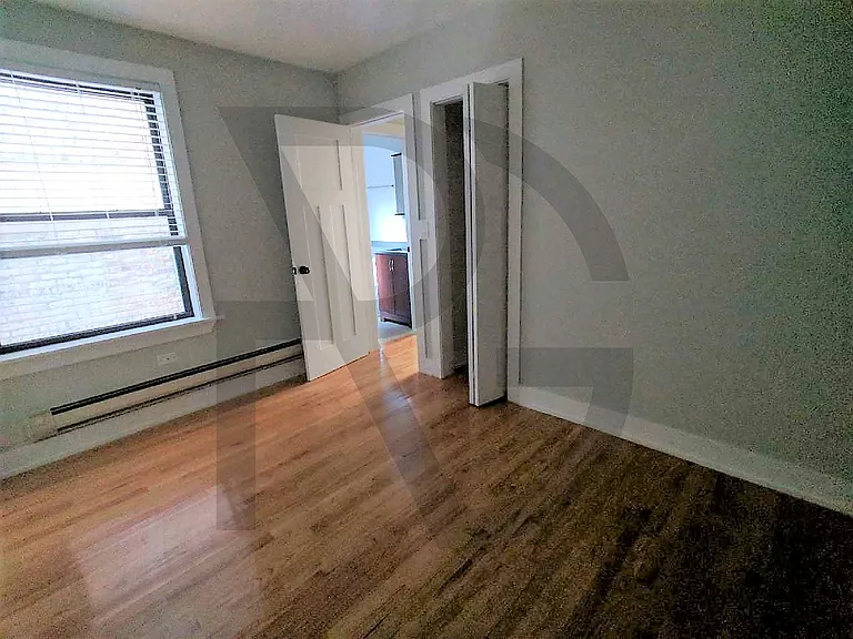 423 W Roscoe St #3 — Photo 10