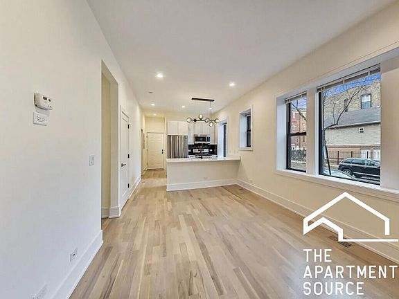3rd image of 1359 N Rockwell St #1C