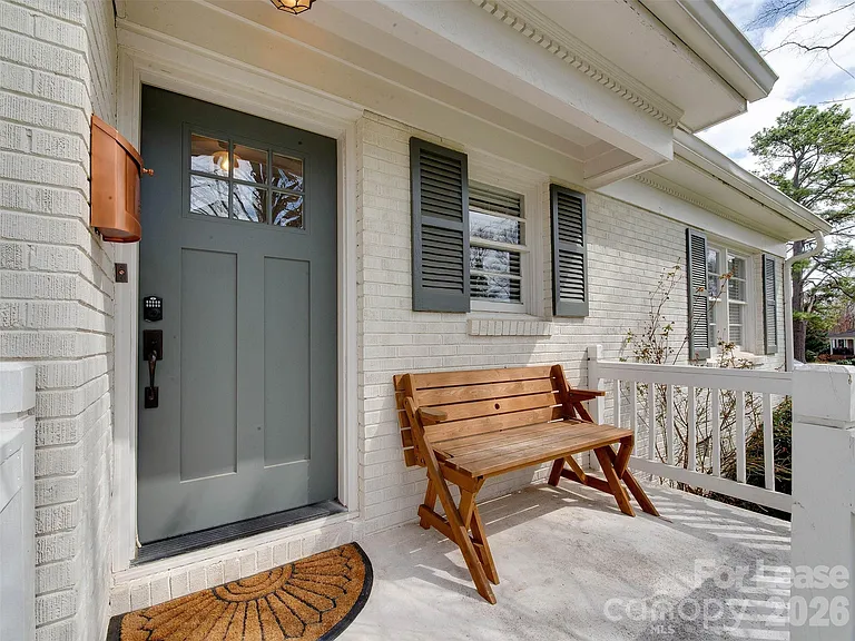 3221 Sunset Dr — Photo 3