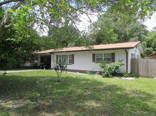 304 N Blue Lake Ave, Deland, FL 32724