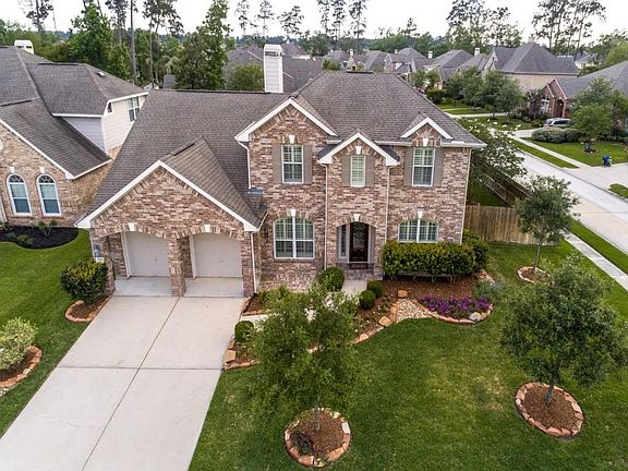 This gorgeous home is situated on an over-sized counter lot on a cul-de-sac street