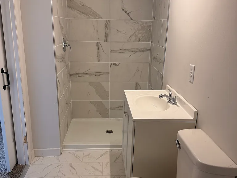 508-510 W Lordeman St #510 — Photo 5