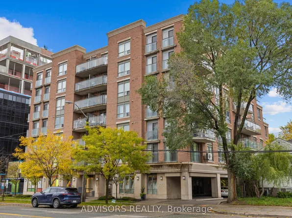 801 Sheppard Ave W #303, Toronto, ON M3H 0A8