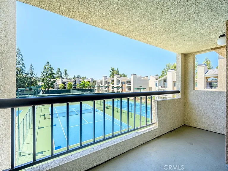 5565 Canoga Ave #307 — Photo 9
